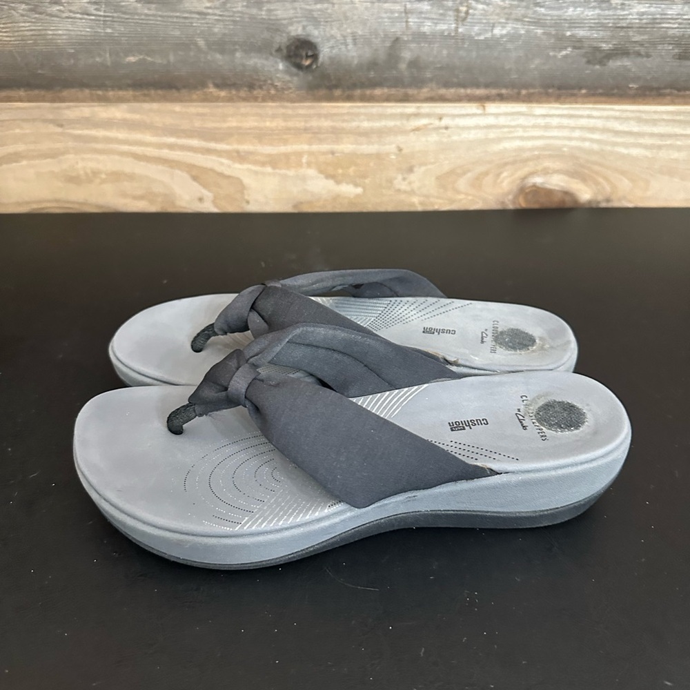 Clarks Cloudsteppers Women's Sandals Size 9 Arla Glison Flip Flop Black Fabric - Picture 2 of 9